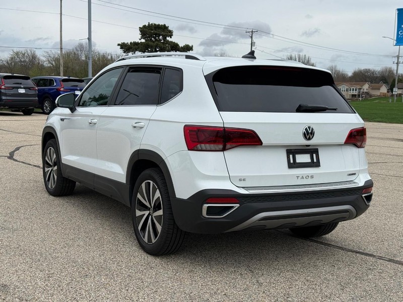 Volkswagen Taos Vehicle Full-screen Gallery Image 05