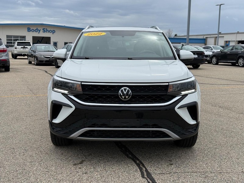 Volkswagen Taos Vehicle Full-screen Gallery Image 08