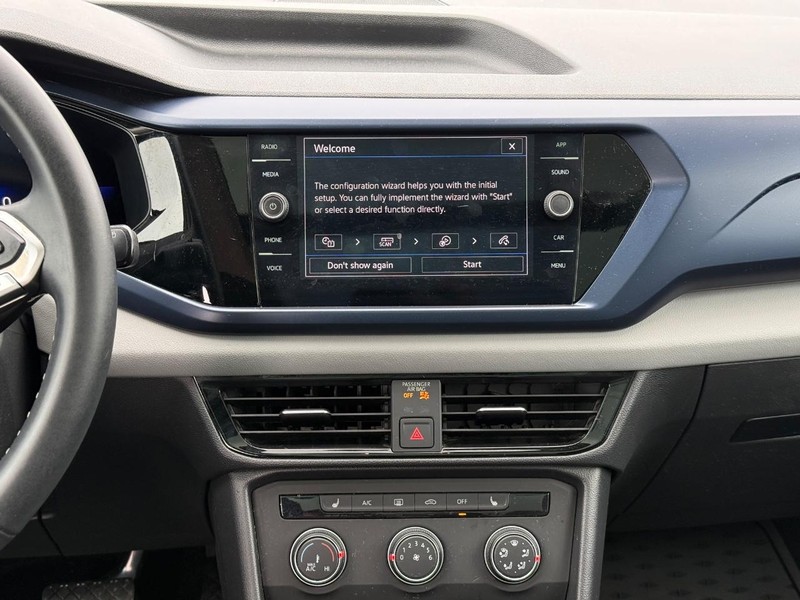 Volkswagen Taos Vehicle Full-screen Gallery Image 11