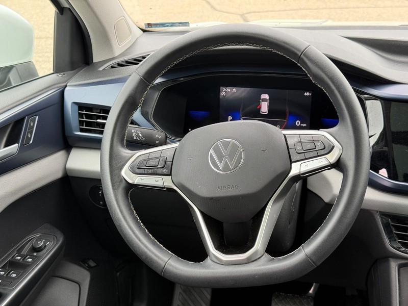 Volkswagen Taos Vehicle Full-screen Gallery Image 13