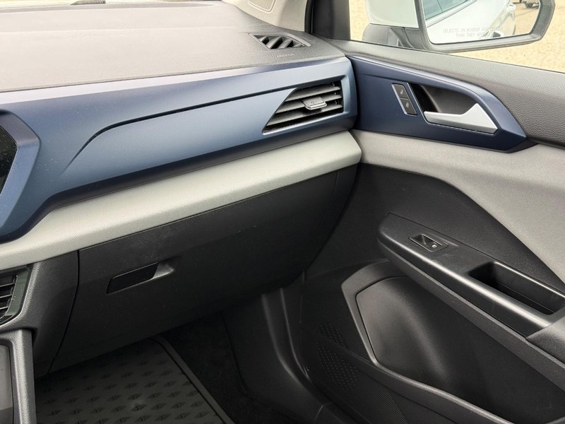 Volkswagen Taos Vehicle Full-screen Gallery Image 14