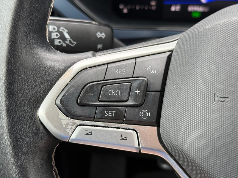 Volkswagen Taos Vehicle Full-screen Gallery Image 15