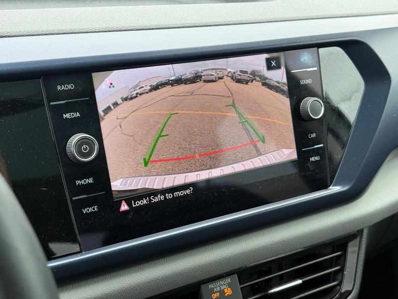 Volkswagen Taos Vehicle Full-screen Gallery Image 18