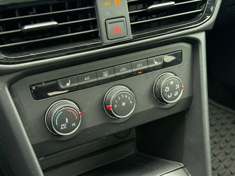 Volkswagen Taos Vehicle Full-screen Gallery Image 19
