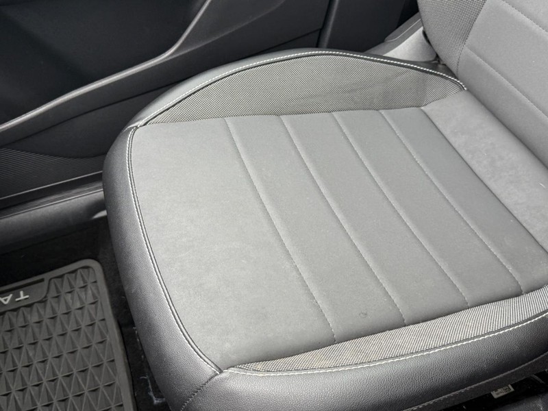 Volkswagen Taos Vehicle Full-screen Gallery Image 20