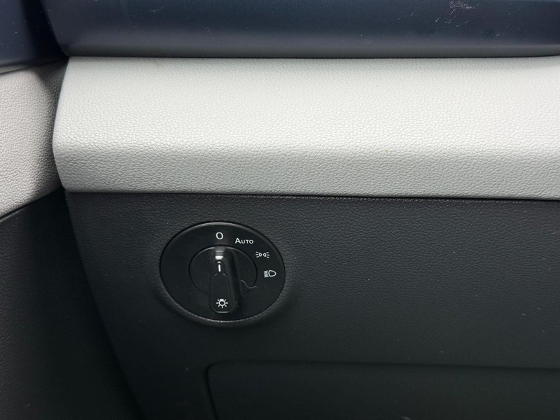 Volkswagen Taos Vehicle Full-screen Gallery Image 21