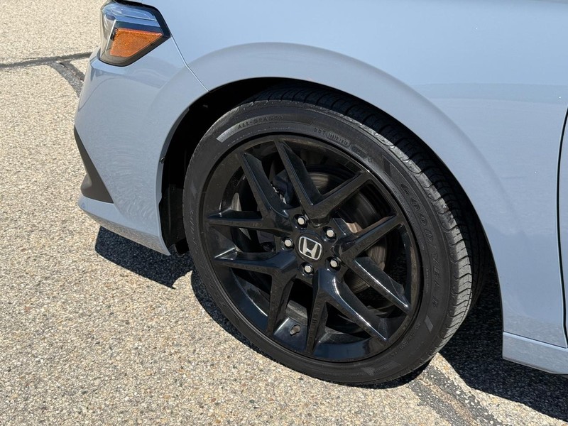 Honda Civic Hatchback Vehicle Full-screen Gallery Image 05