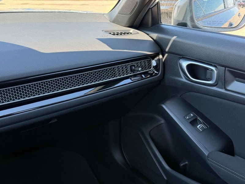 Honda Civic Hatchback Vehicle Full-screen Gallery Image 13