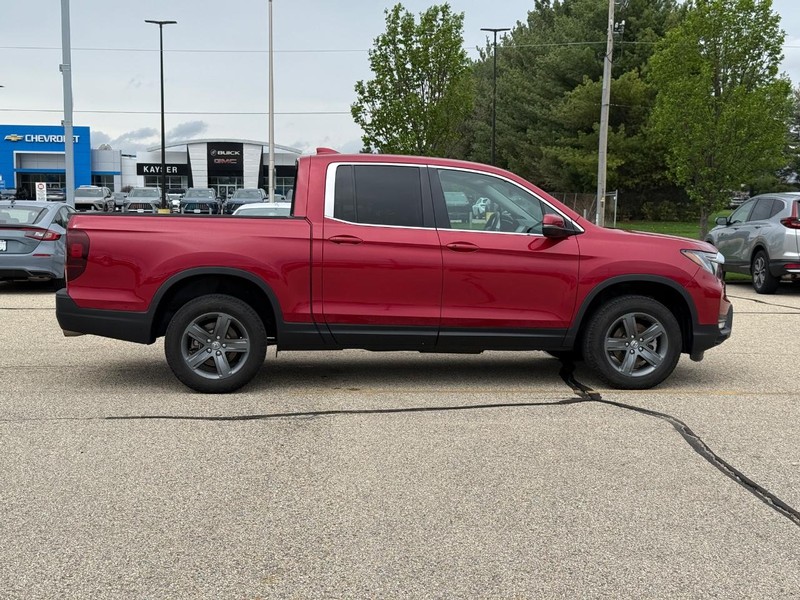 Honda Ridgeline Vehicle Full-screen Gallery Image 02