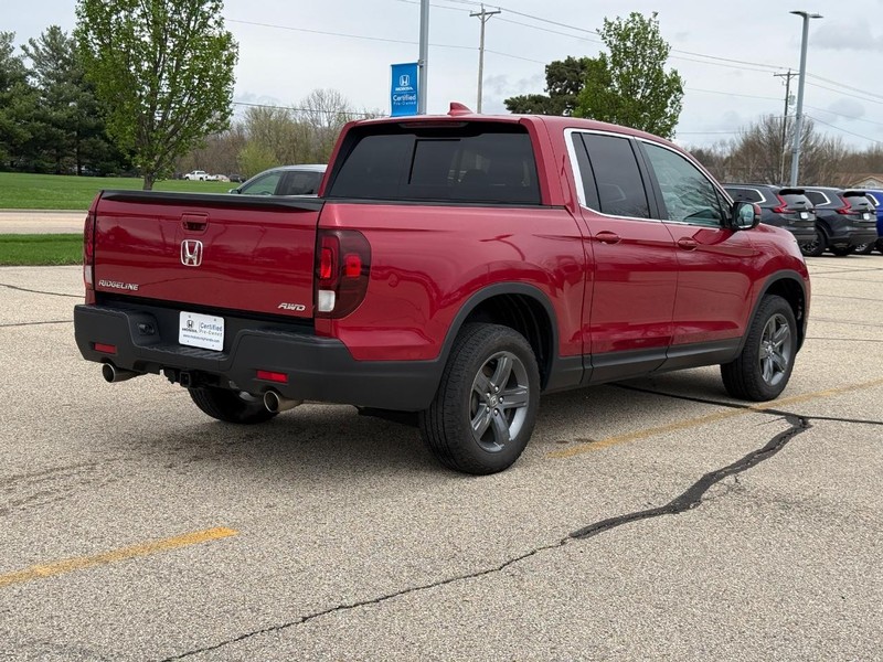 Honda Ridgeline Vehicle Full-screen Gallery Image 03