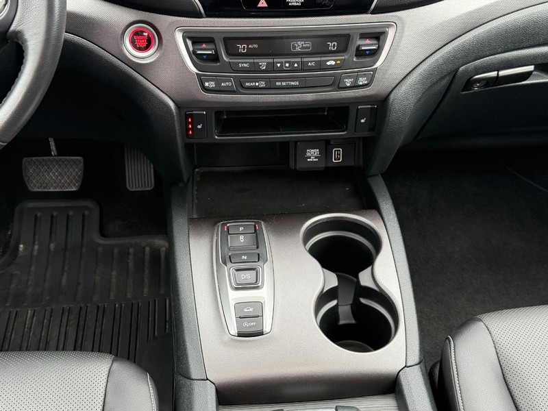 Honda Ridgeline Vehicle Full-screen Gallery Image 12