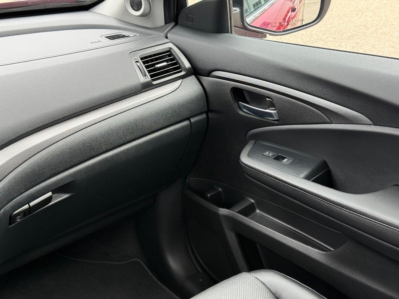Honda Ridgeline Vehicle Full-screen Gallery Image 14