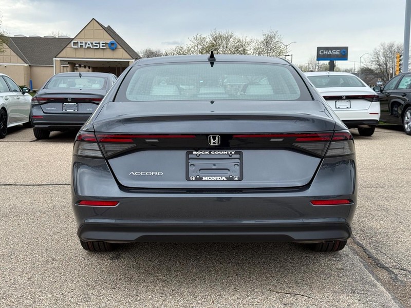Honda Accord Sedan Vehicle Image 4