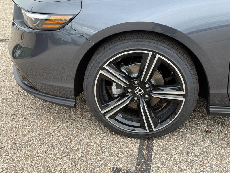 Honda Accord Sedan Vehicle Image 6