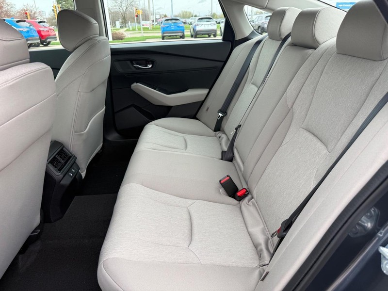 Honda Accord Sedan Vehicle Image 9