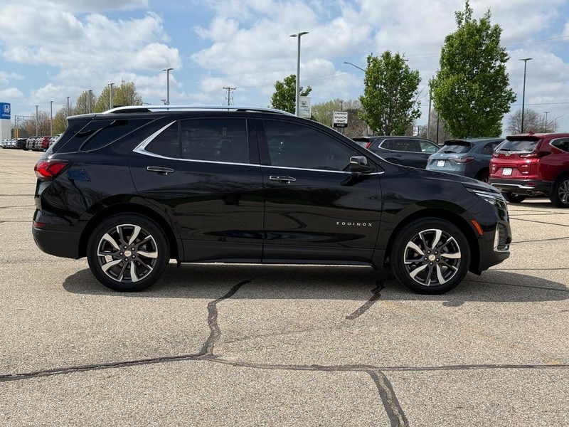 Chevrolet Equinox Vehicle Image 2