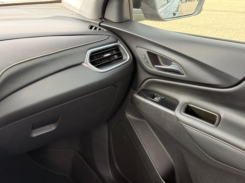 Chevrolet Equinox Vehicle Image 14