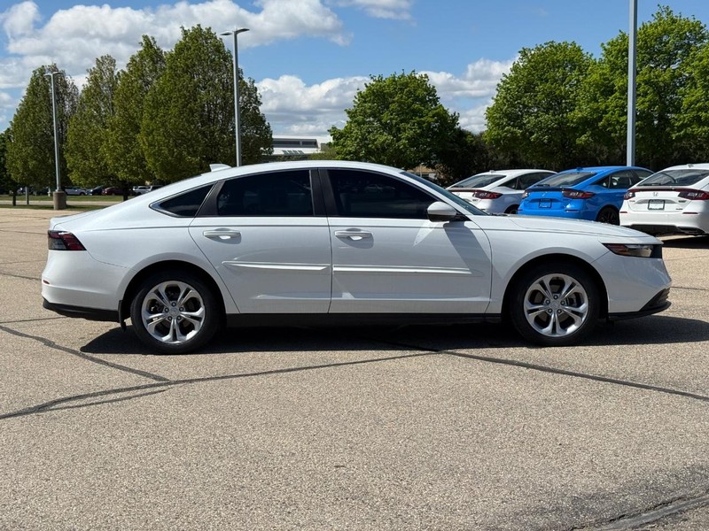 Honda Accord Sedan Vehicle Image 2