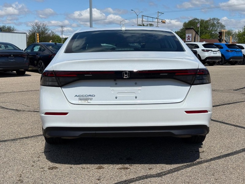 Honda Accord Sedan Vehicle Image 4
