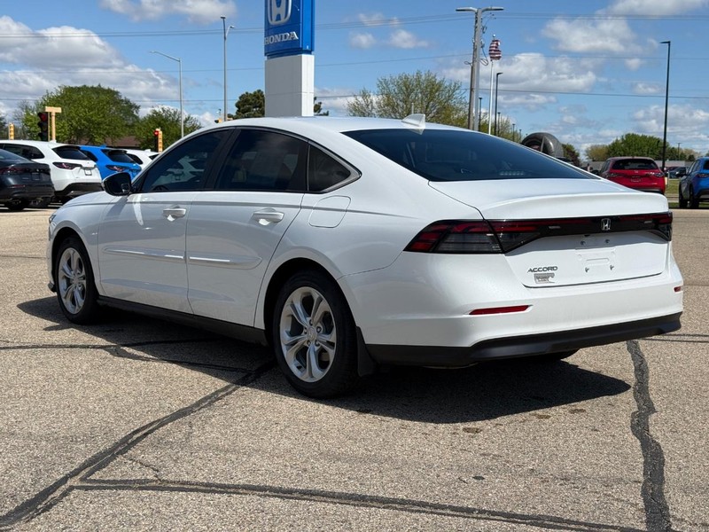 Honda Accord Sedan Vehicle Image 5