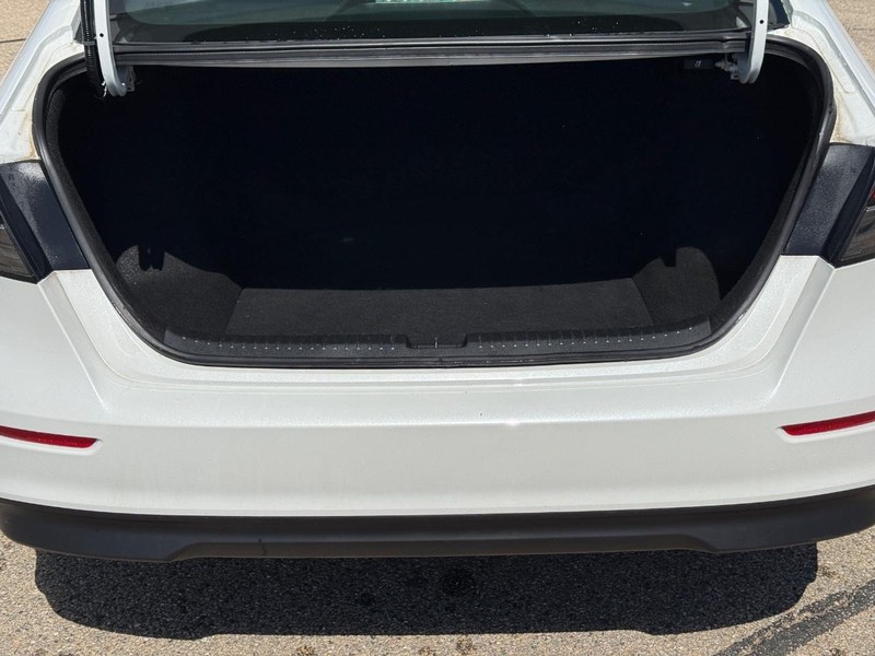 Honda Accord Sedan Vehicle Image 6
