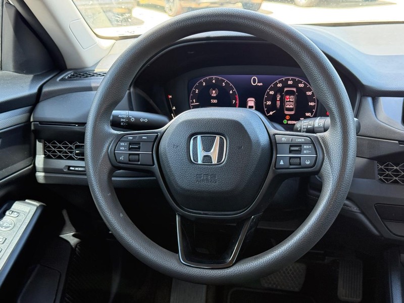 Honda Accord Sedan Vehicle Image 12