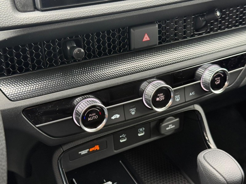 Honda CR-V Vehicle Image 18