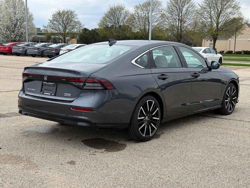 Honda Accord Hybrid Vehicle Image 3