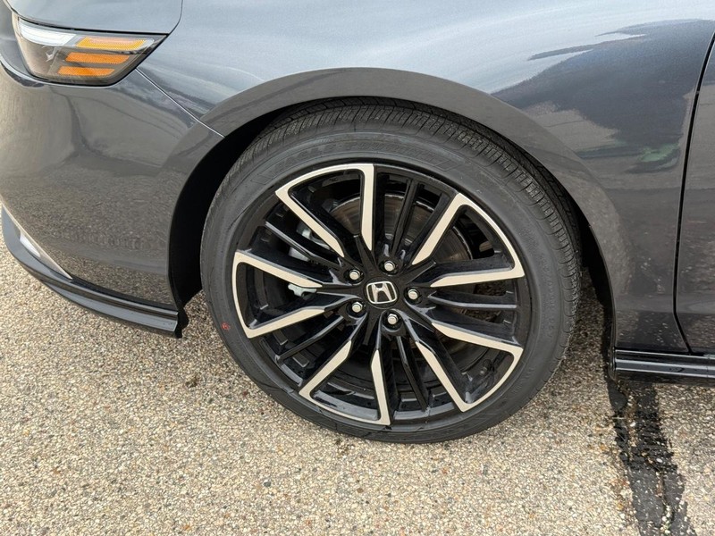 Honda Accord Hybrid Vehicle Image 6