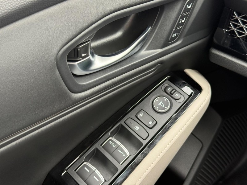 Honda Accord Hybrid Vehicle Image 21