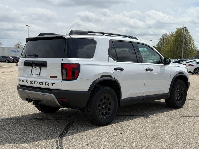 Honda Passport Vehicle Image 3