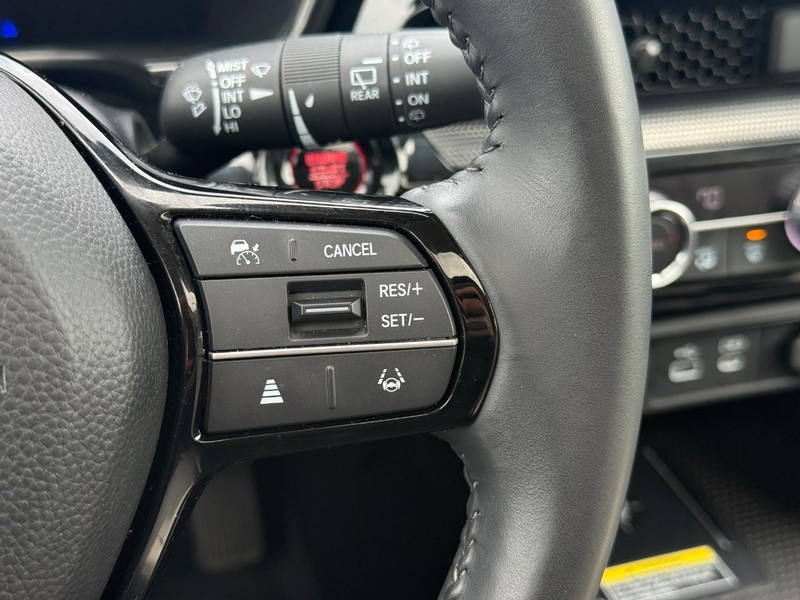 Honda CR-V Vehicle Image 16