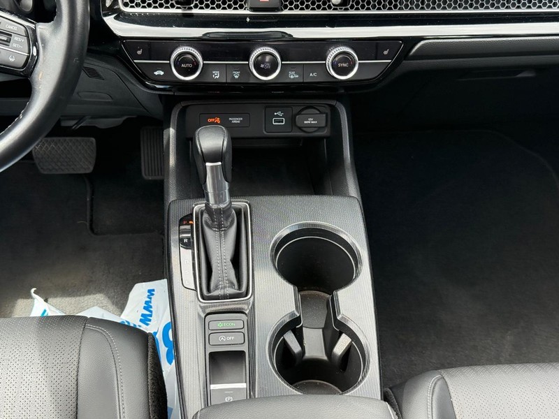 Honda Civic Hatchback Vehicle Image 12