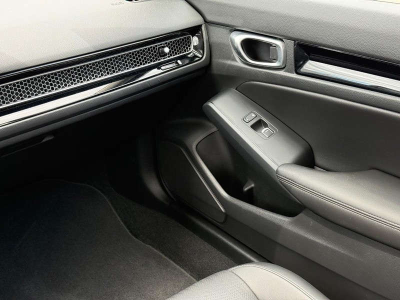 Honda Civic Hatchback Vehicle Image 14