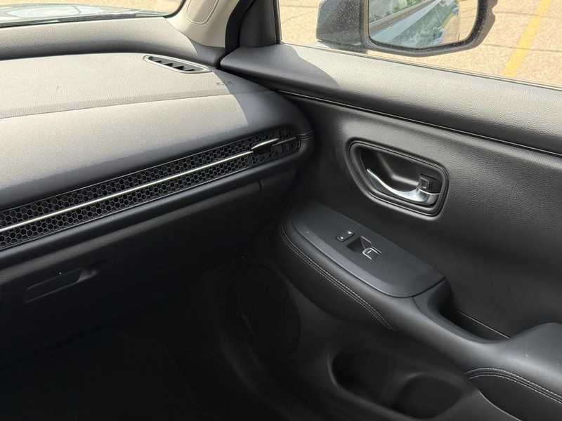 Honda HR-V Vehicle Full-screen Gallery Image 14