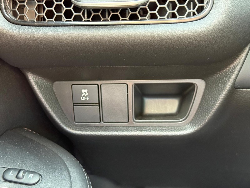 Honda HR-V Vehicle Full-screen Gallery Image 21