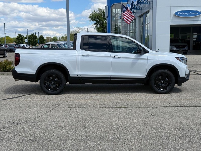 Honda Ridgeline Vehicle Image 2
