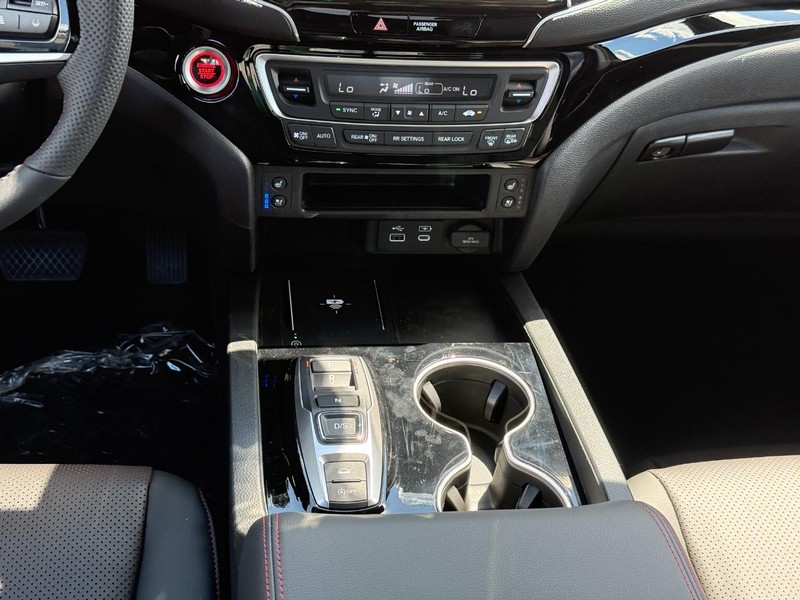 Honda Ridgeline Vehicle Image 12