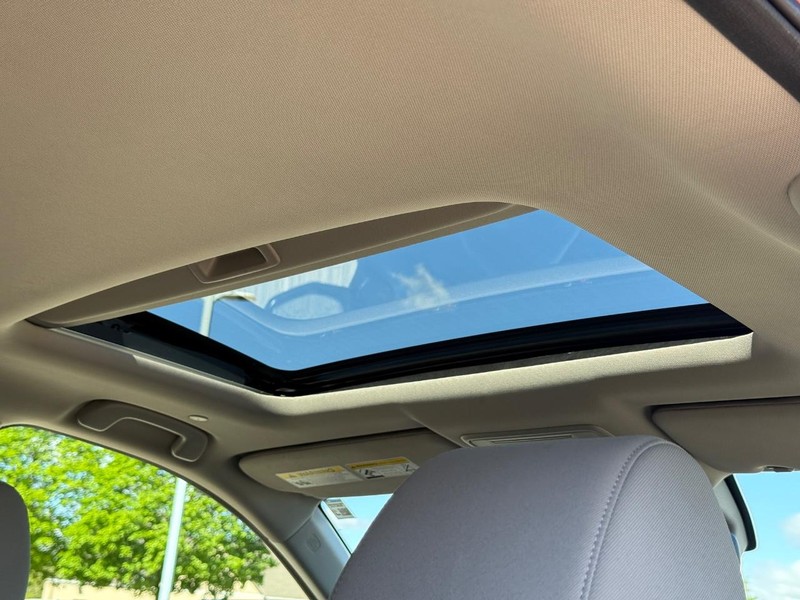 Honda CR-V Vehicle Image 11