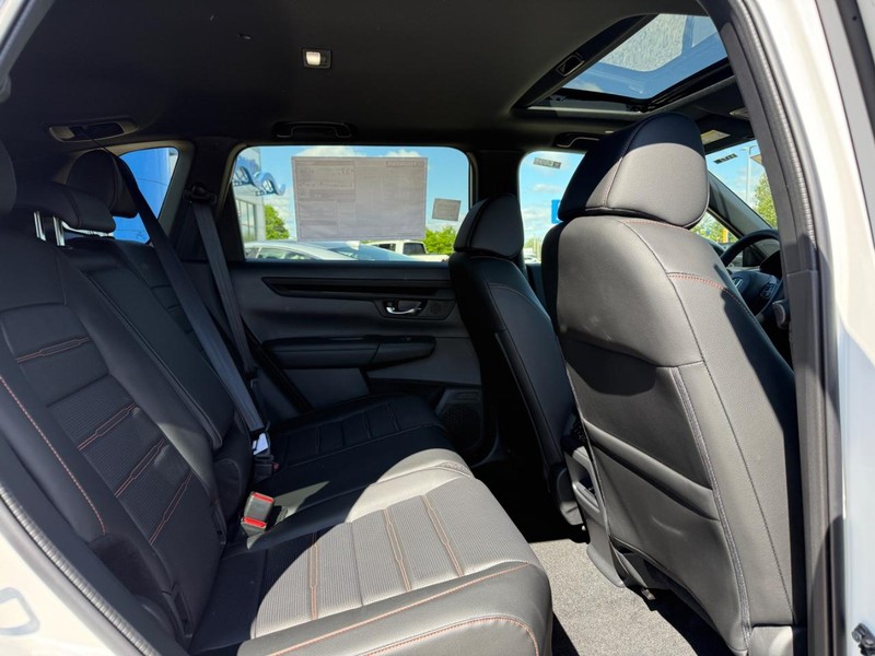 Honda CR-V Hybrid Vehicle Image 5