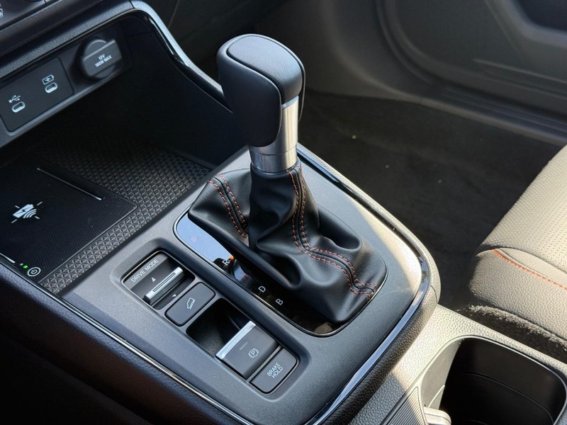 Honda CR-V Hybrid Vehicle Image 15
