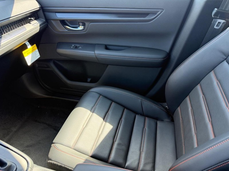 Honda CR-V Hybrid Vehicle Image 16