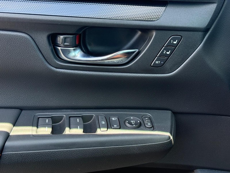 Honda CR-V Hybrid Vehicle Image 17