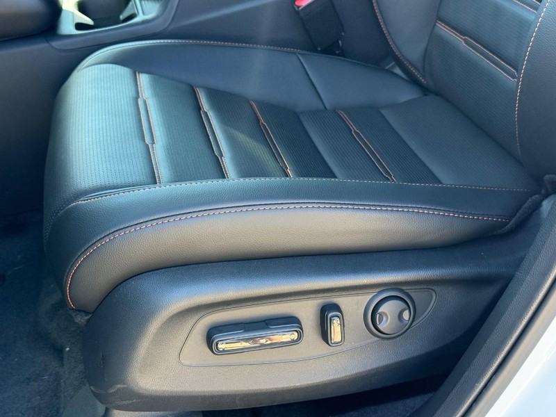 Honda CR-V Hybrid Vehicle Image 18