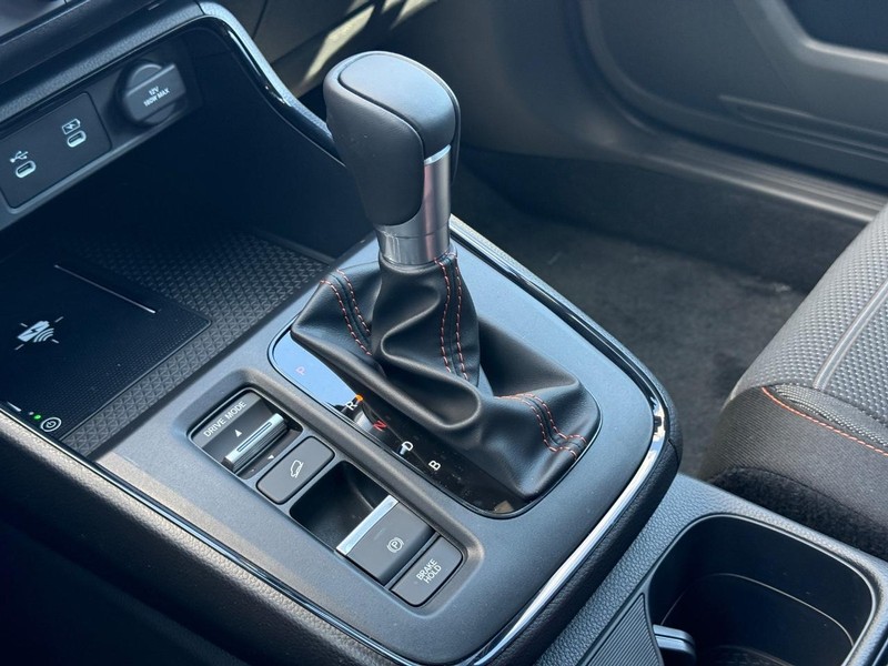 Honda CR-V Hybrid Vehicle Image 15