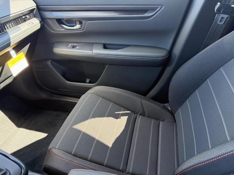Honda CR-V Hybrid Vehicle Image 16