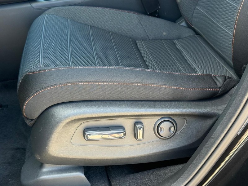 Honda CR-V Hybrid Vehicle Image 18