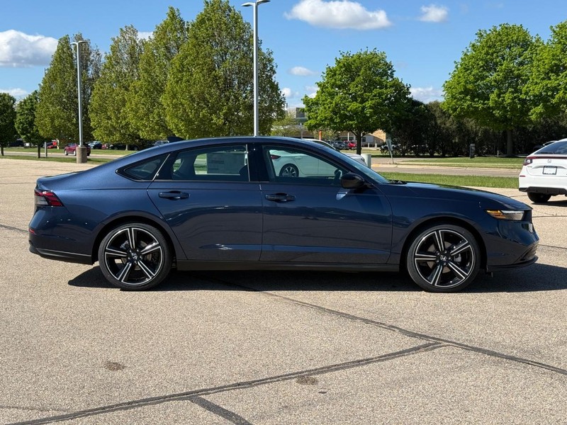 Honda Accord Sedan Vehicle Image 2