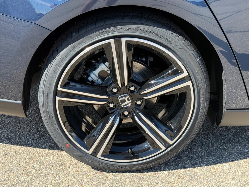 Honda Accord Sedan Vehicle Image 4