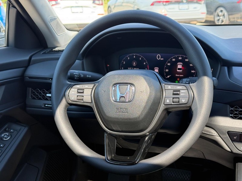Honda Accord Sedan Vehicle Image 8